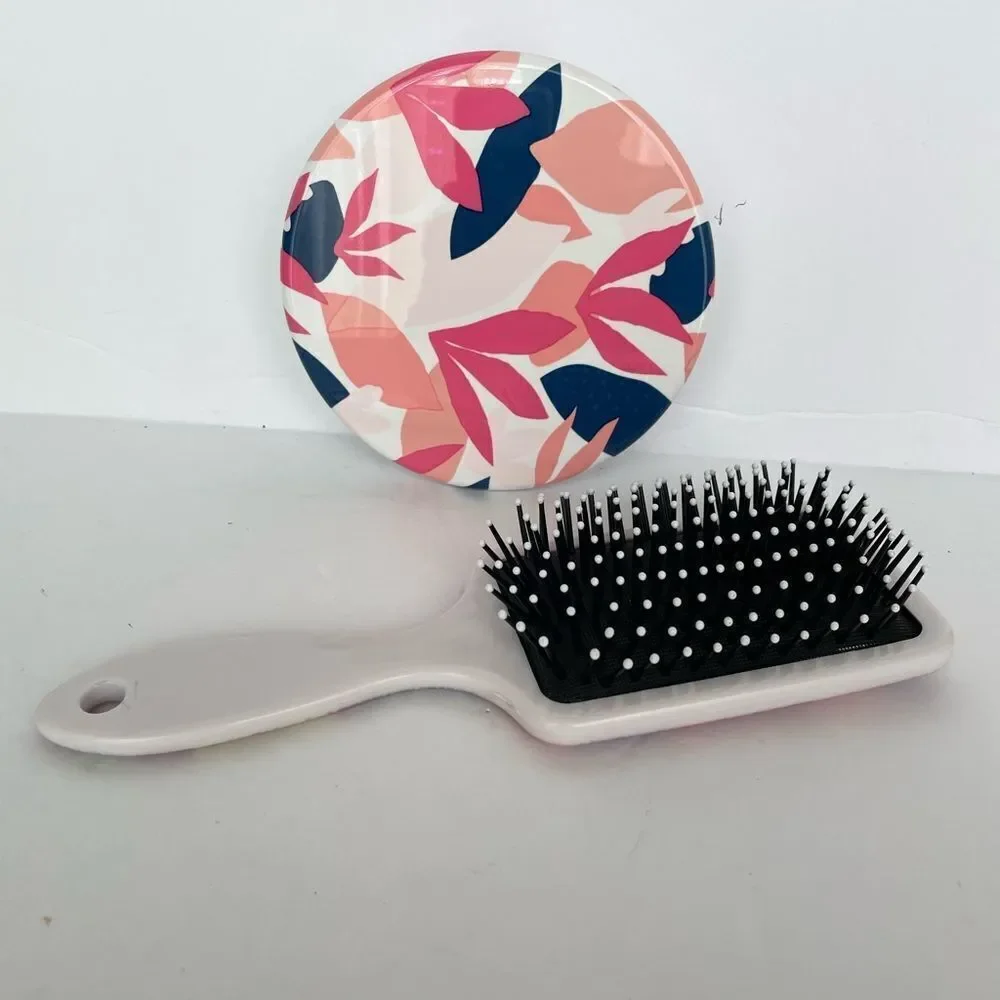 ❤️HOST‎ PICK❤️LED COMPACT MIRROR 5x MAGNIFICATION AND HAIR BRUSH